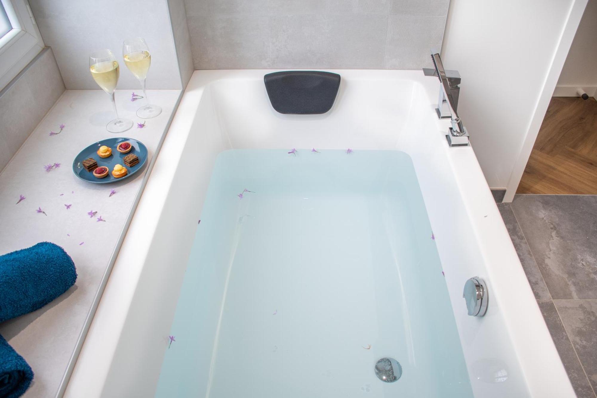 L'Appartement Des Ducs Avec Baignoire Double Нант Экстерьер фото