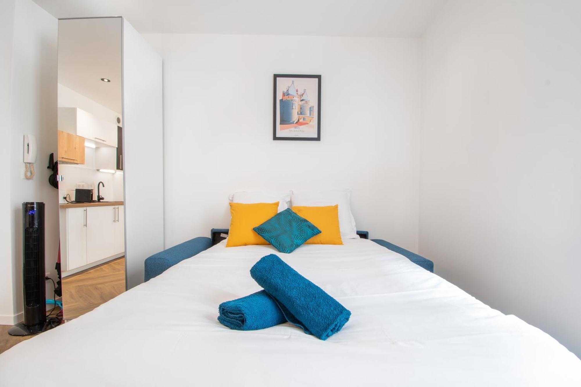 L'Appartement Des Ducs Avec Baignoire Double Нант Экстерьер фото
