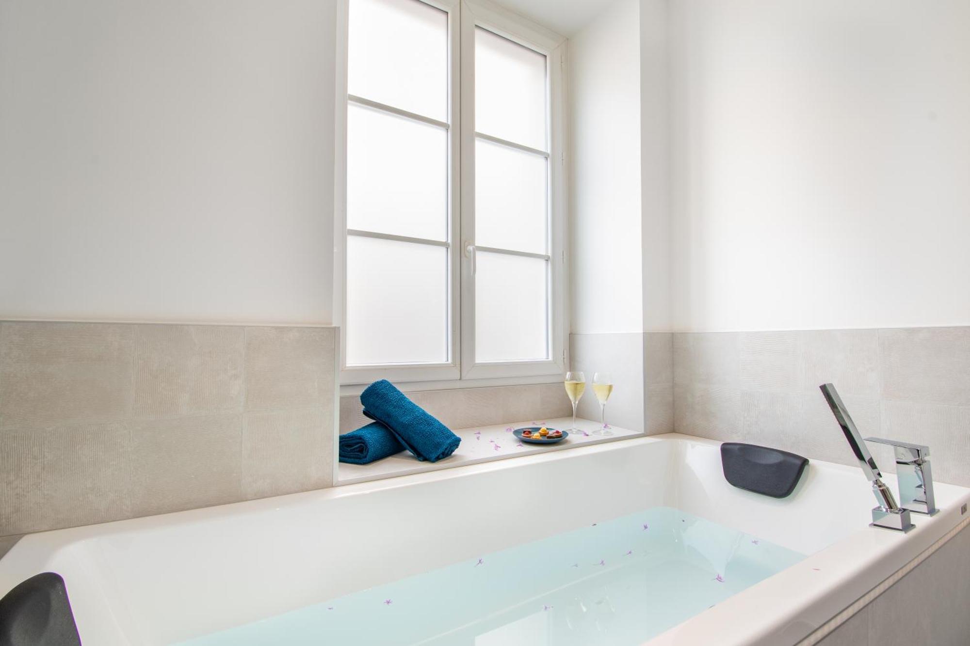 L'Appartement Des Ducs Avec Baignoire Double Нант Экстерьер фото